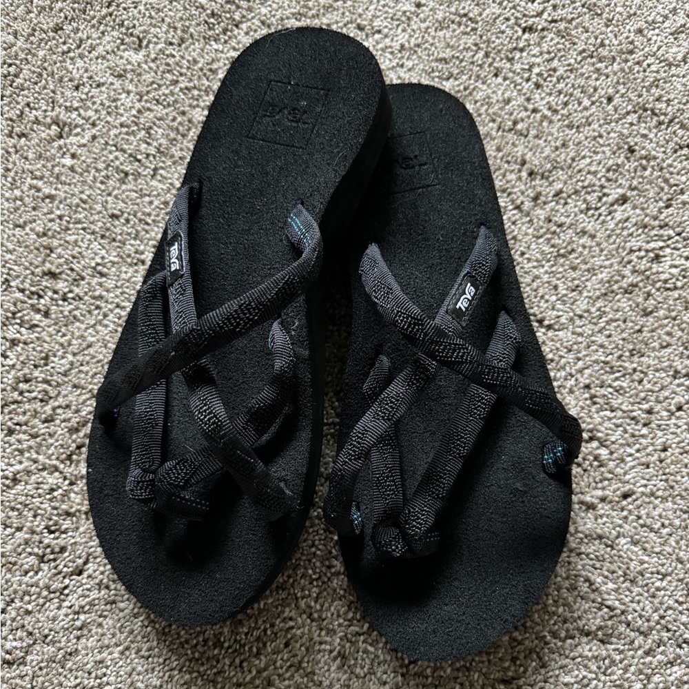 New! Never worn Women’s Teva sandals